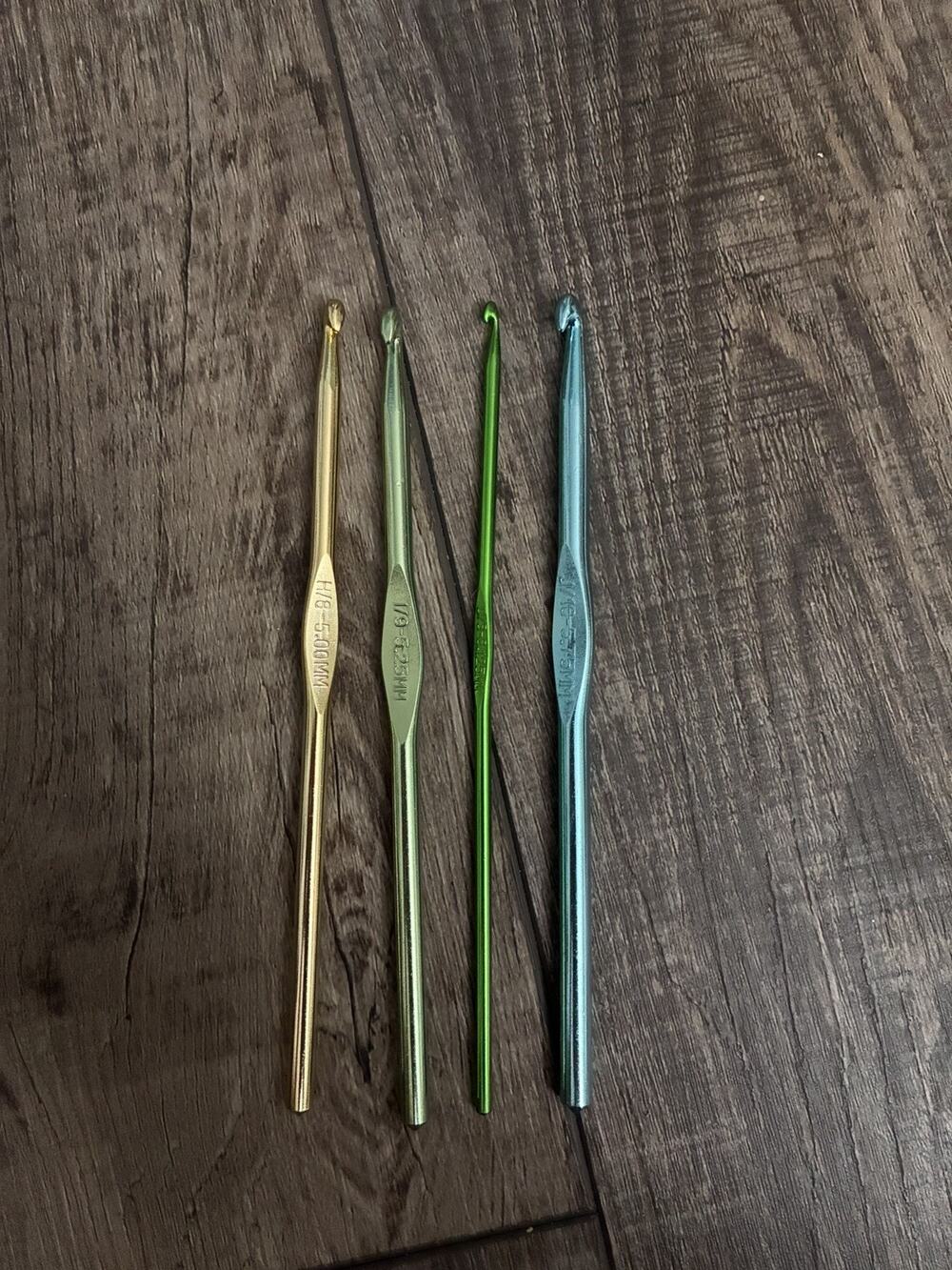 Lot of 4 Boye Aluminum Crochet Hooks Sizes 3.125mm, 5.0mm, 5.25mm & 5.75mm
